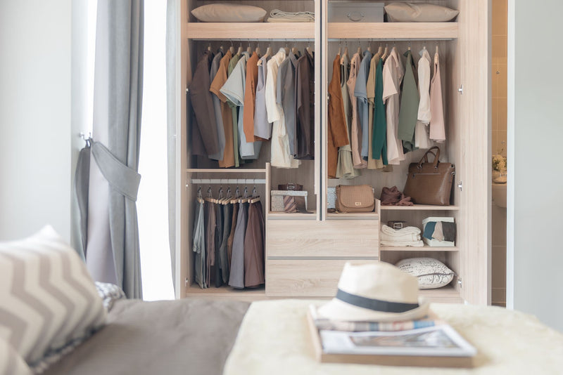 Read About Effective Ways to Declutter your Closet with DeCluttr Me